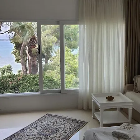 Yasos By The Sea 公寓式酒店 4*