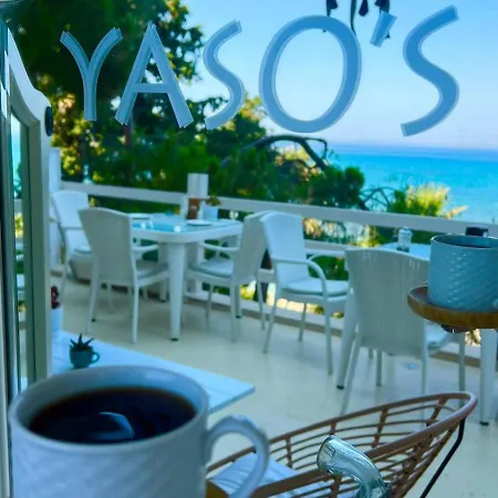 Yasos By The Sea 公寓式酒店 3*
